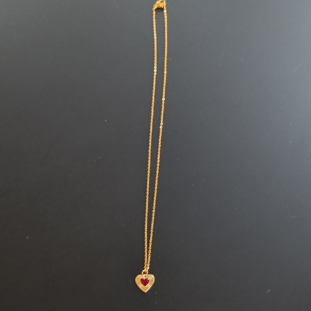 Elegant Gold Necklace with Heart Pendant